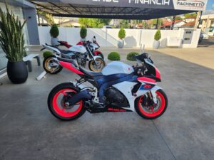 Leia mais sobre o artigo GSX-R 1000 SRAD com baixíssima km mais acessorios. Ano 2011